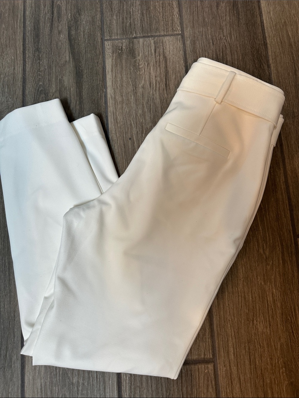 Halogen Women’s White Straight Leg Slacks with Flat Front and Tie. Size 6
